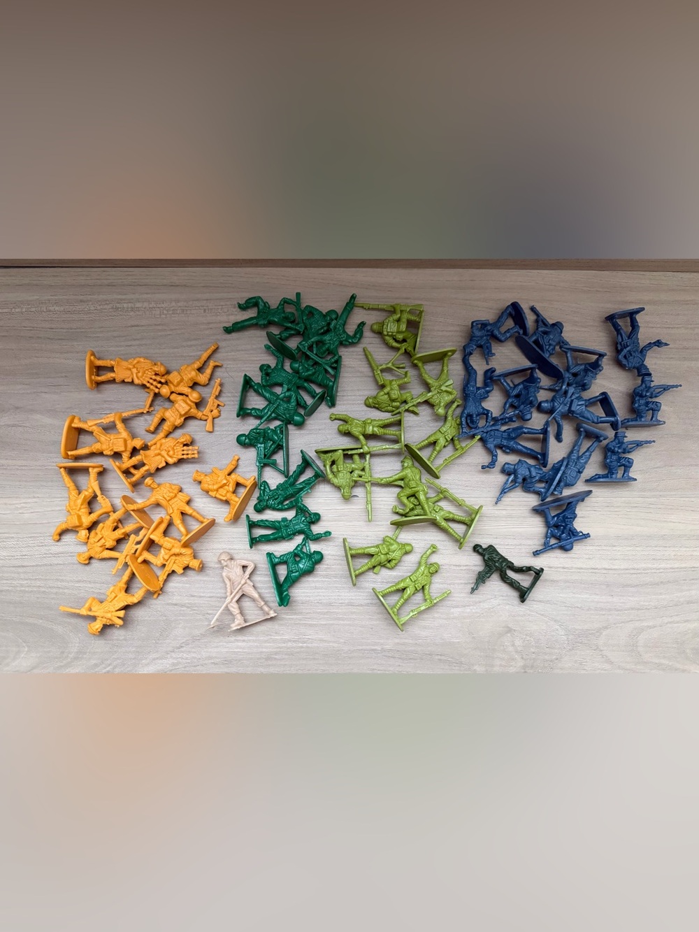 Lot of 46 Toy Soldiers Plastic Army Men Military Figures